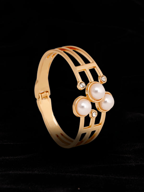 Golden Opulence With Pearls Bracelet