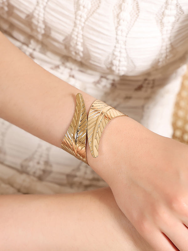 Glamorous Leaf Detail Bangle Bracelet